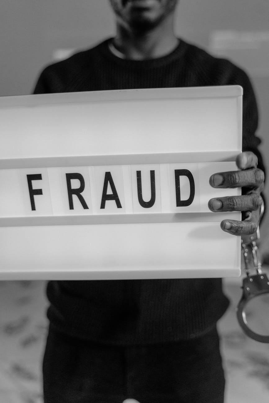 nadużycia finansowe i korupcja